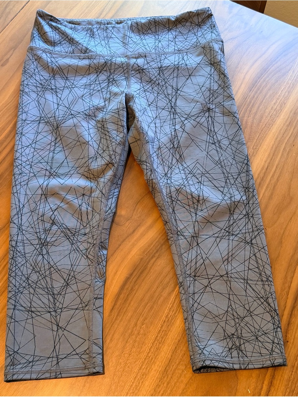 ALO Yoga Gray Capri Leggings with Black Geometric Print